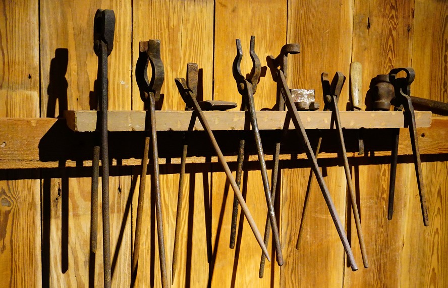 blacksmithing tools list
