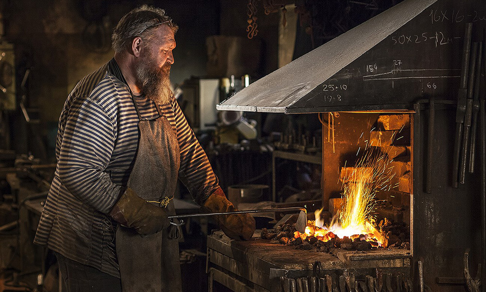 Medieval Blacksmith Clothes - Reliable Protection From Heat